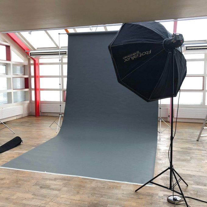 Photoshoot backdrop and lights