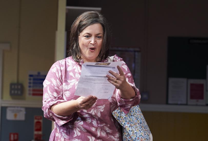 Ruth Jones reads