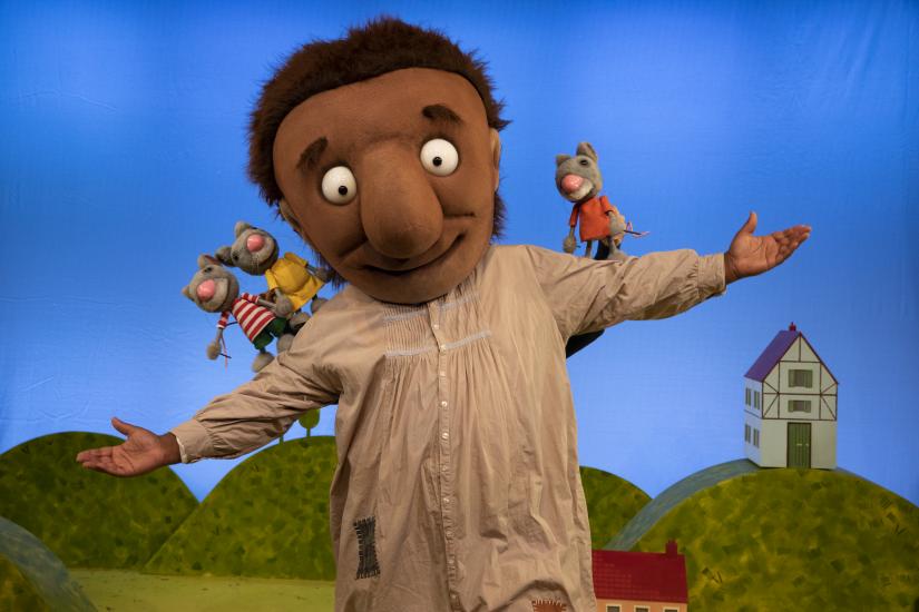 George the Giant stands with three mice sat on his shoulders